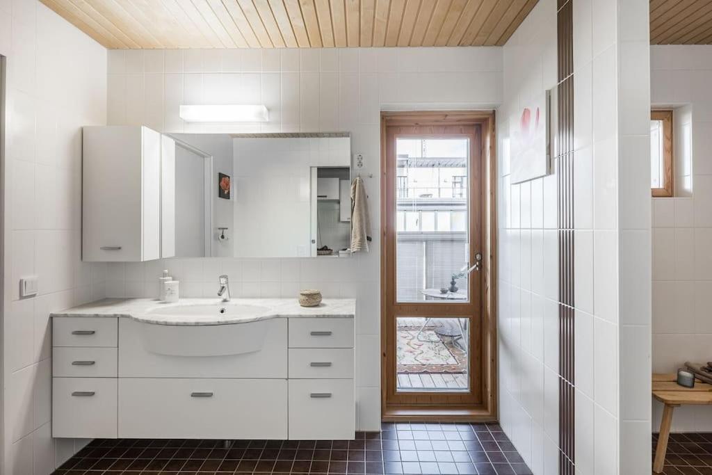 Spacious Home With Four Terrace, Sauna, Sea View ヘルシンキ エクステリア 写真