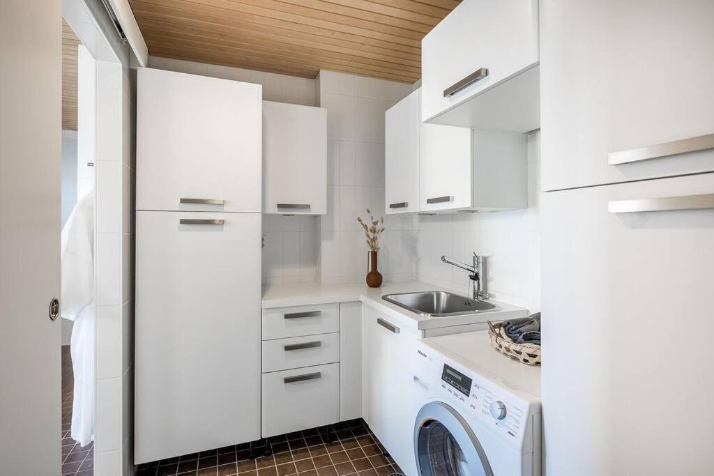 Spacious Home With Four Terrace, Sauna, Sea View ヘルシンキ エクステリア 写真