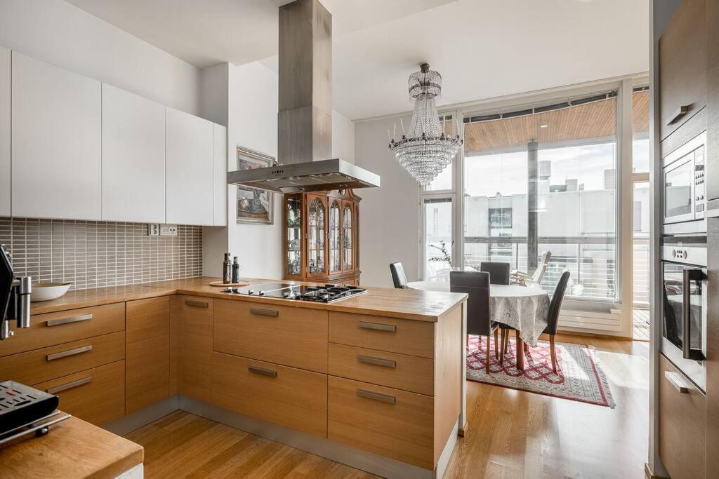 Spacious Home With Four Terrace, Sauna, Sea View ヘルシンキ エクステリア 写真