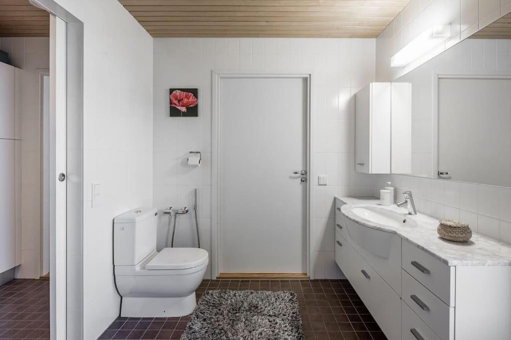 Spacious Home With Four Terrace, Sauna, Sea View ヘルシンキ エクステリア 写真