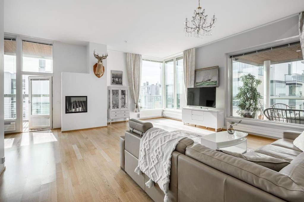 Spacious Home With Four Terrace, Sauna, Sea View ヘルシンキ エクステリア 写真