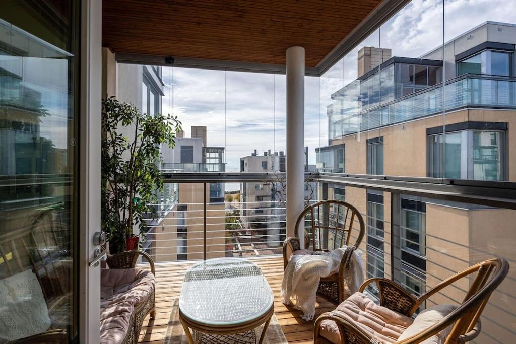 Spacious Home With Four Terrace, Sauna, Sea View ヘルシンキ エクステリア 写真