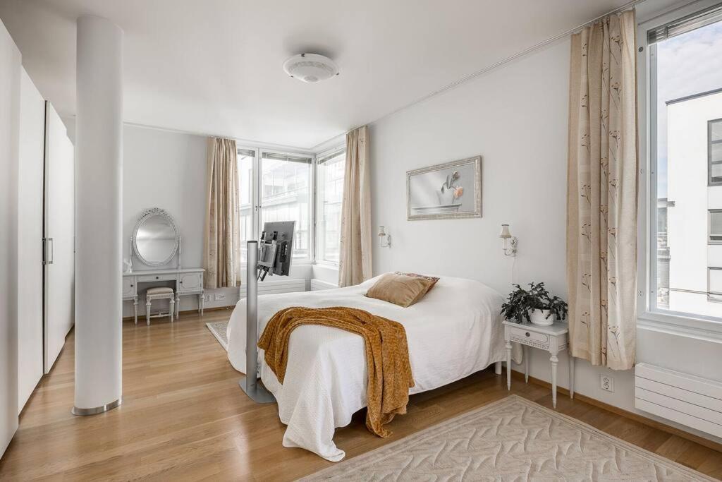Spacious Home With Four Terrace, Sauna, Sea View ヘルシンキ エクステリア 写真